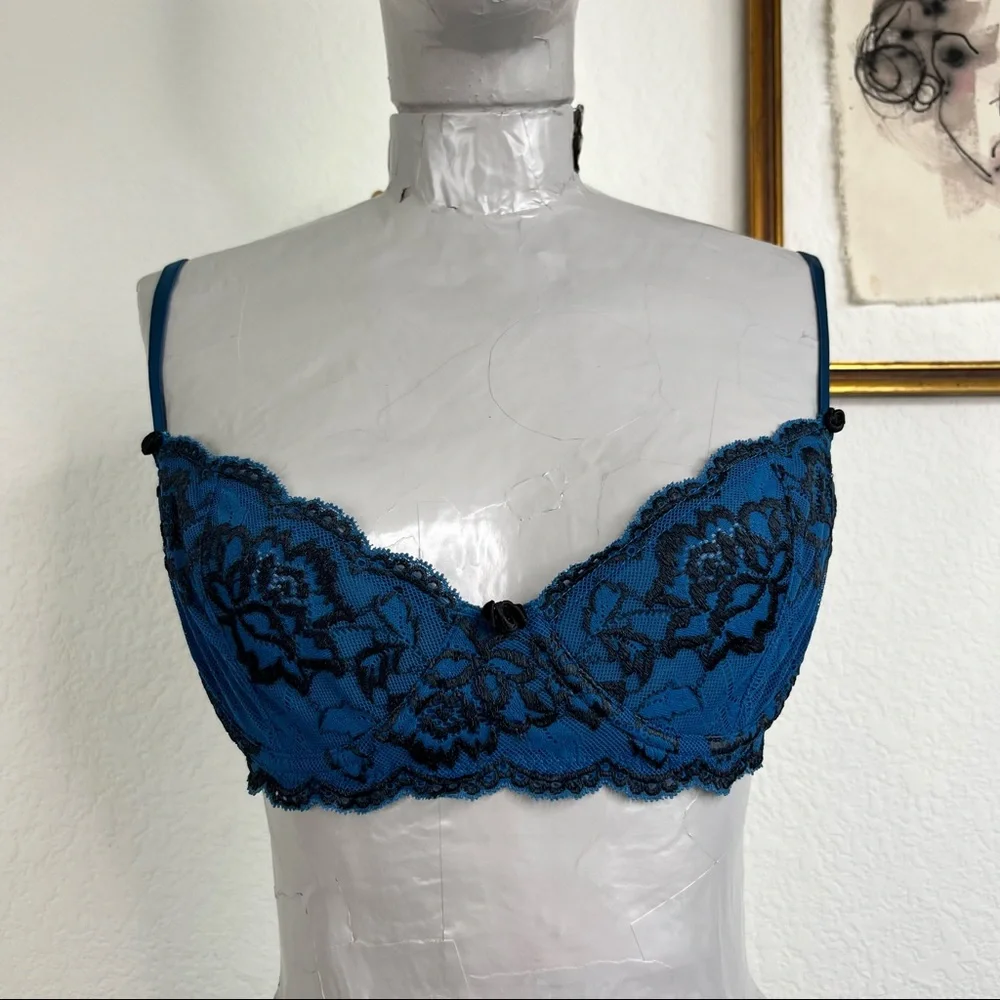VS Victoria's Secret Lace Jewel Tone Bra